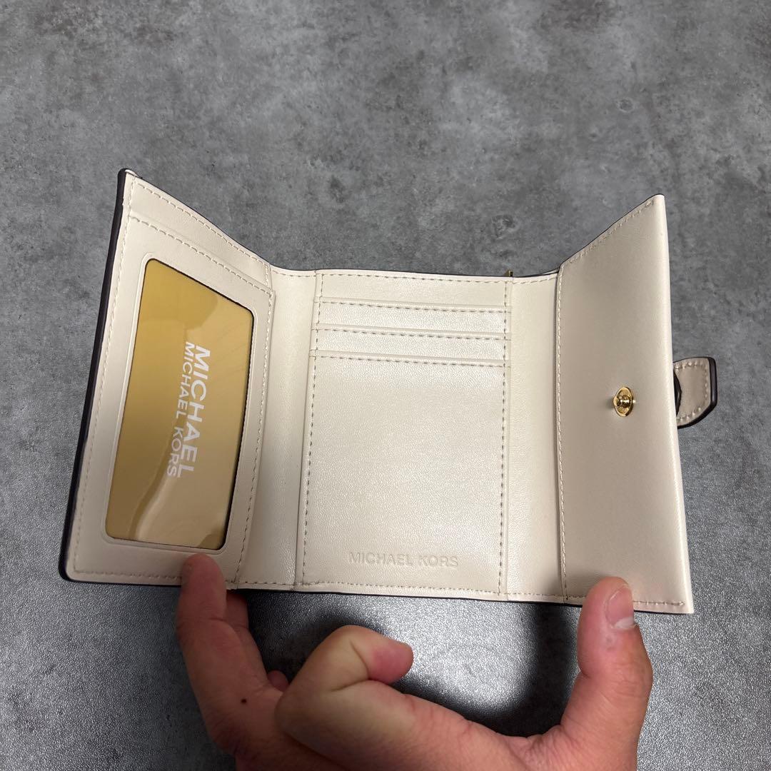 未使用MICHAEL KORS 三つ折り財布　箱付き
