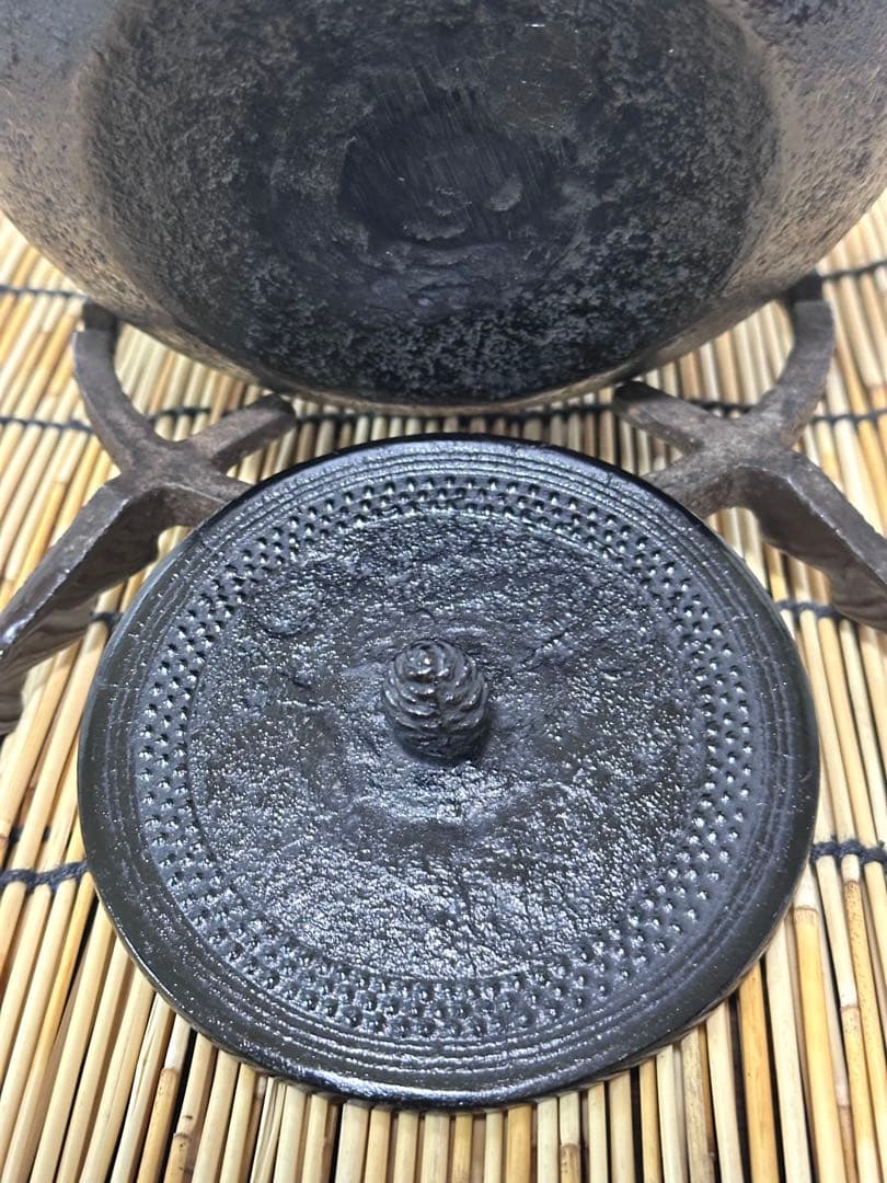 未使用品、供箱、付属品付　南部盛榮堂OIGEN造　算玉アラレ　南部鉄瓶　南部鉄器