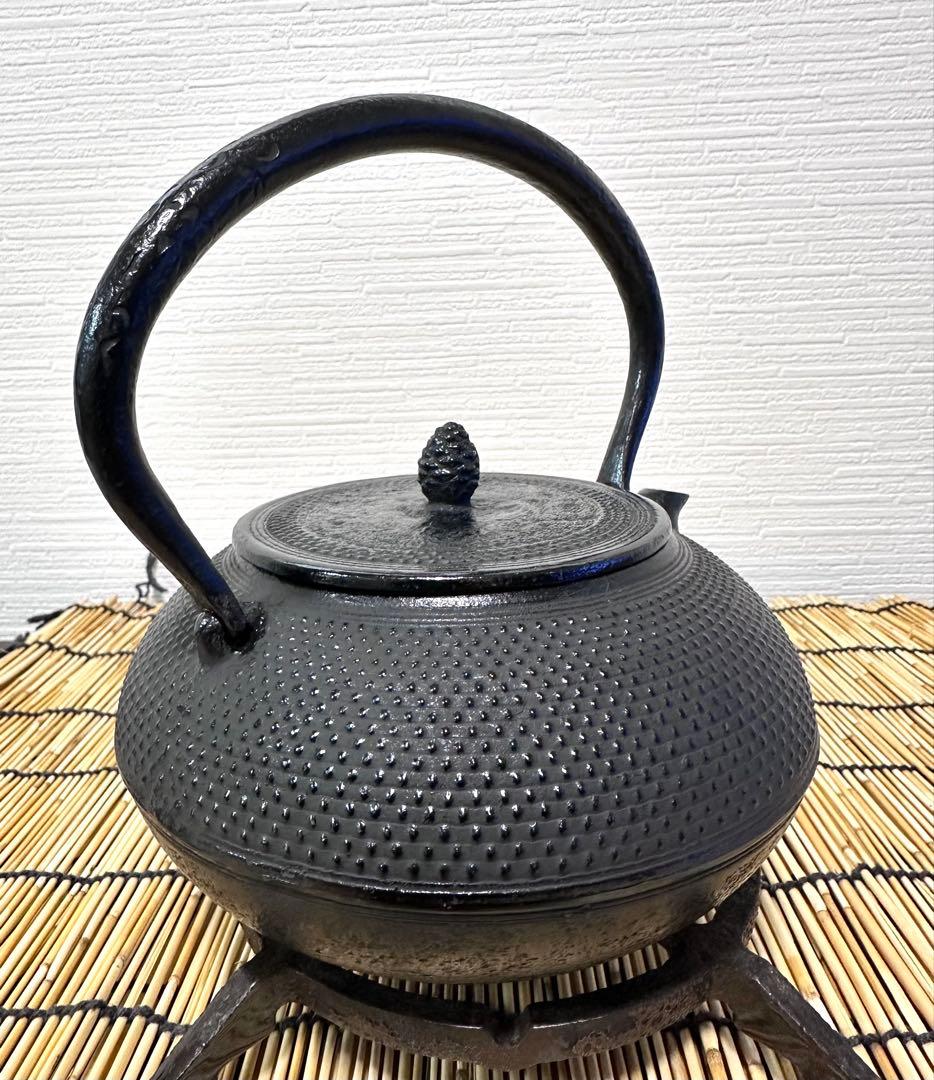 未使用品、供箱、付属品付　南部盛榮堂OIGEN造　算玉アラレ　南部鉄瓶　南部鉄器