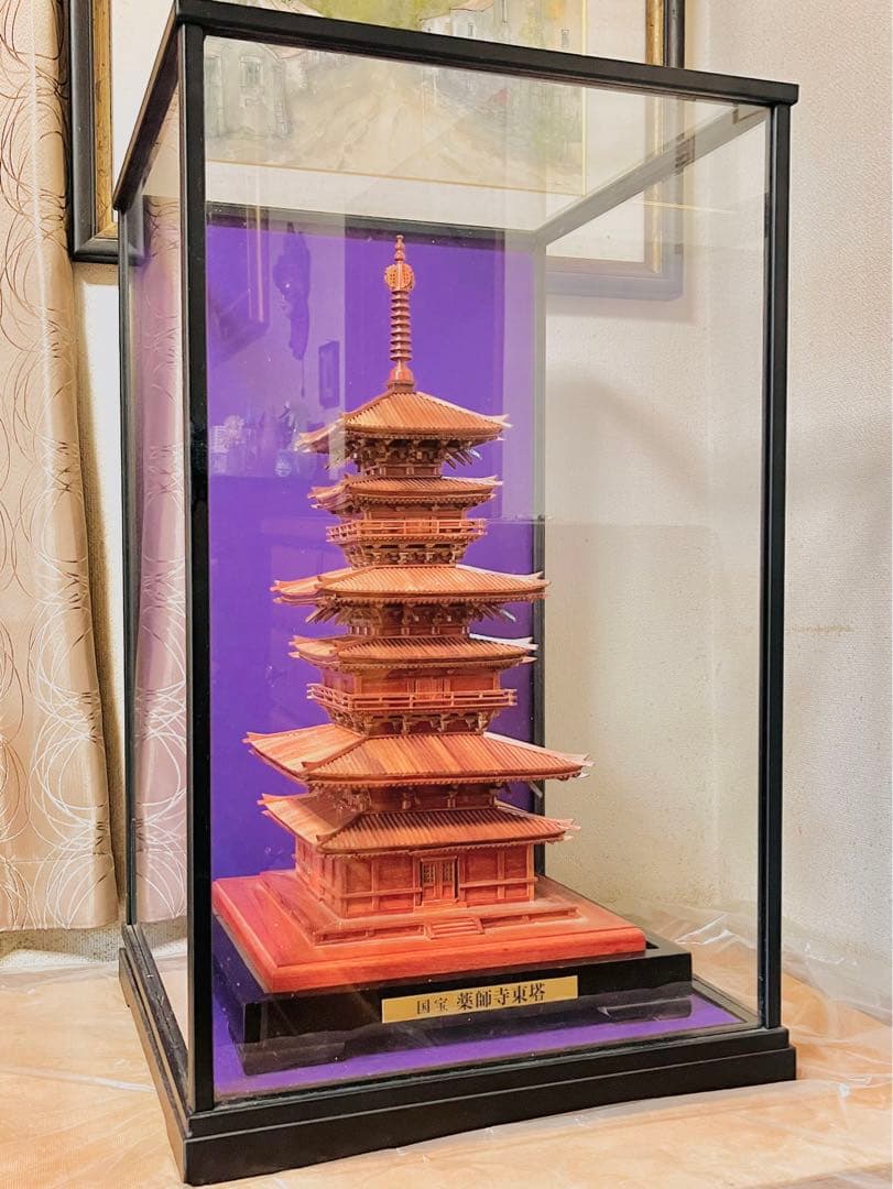 【大幅お値下げ再開】専門家が組み立てた専用ガラスケース付国宝薬師寺東塔の木製模型