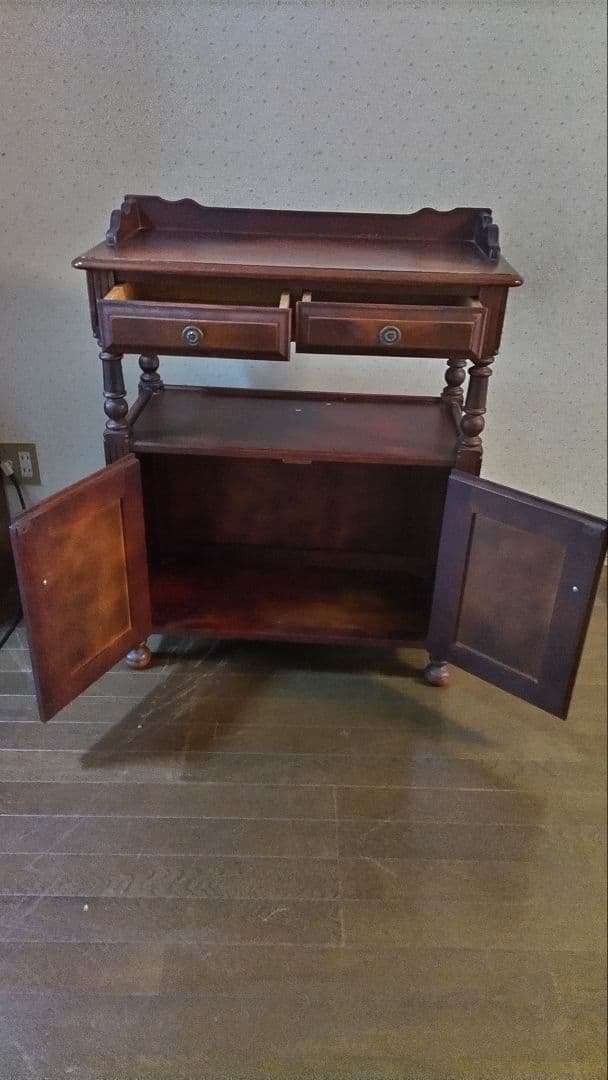 クラシックスタイル　レトロ調カリモク木製家具