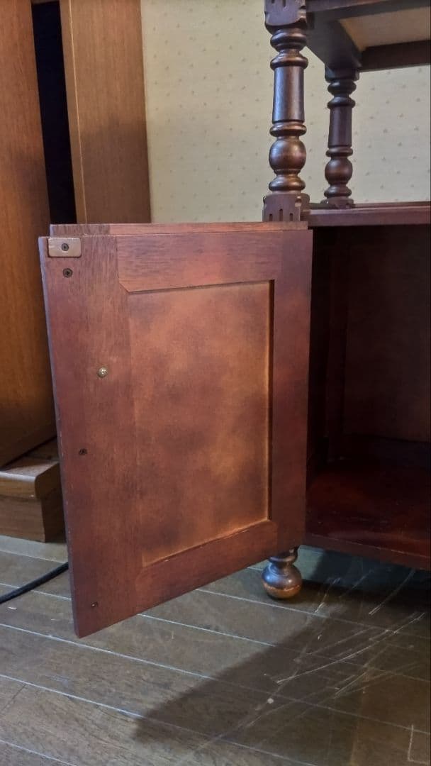 クラシックスタイル　レトロ調カリモク木製家具