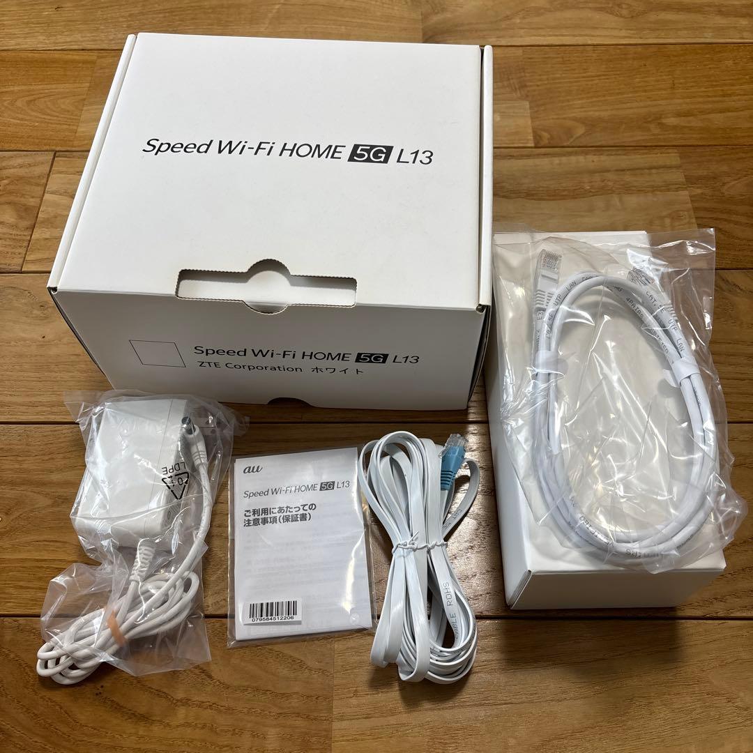 Speed Wi-Fi  5G L13 本体と付属品