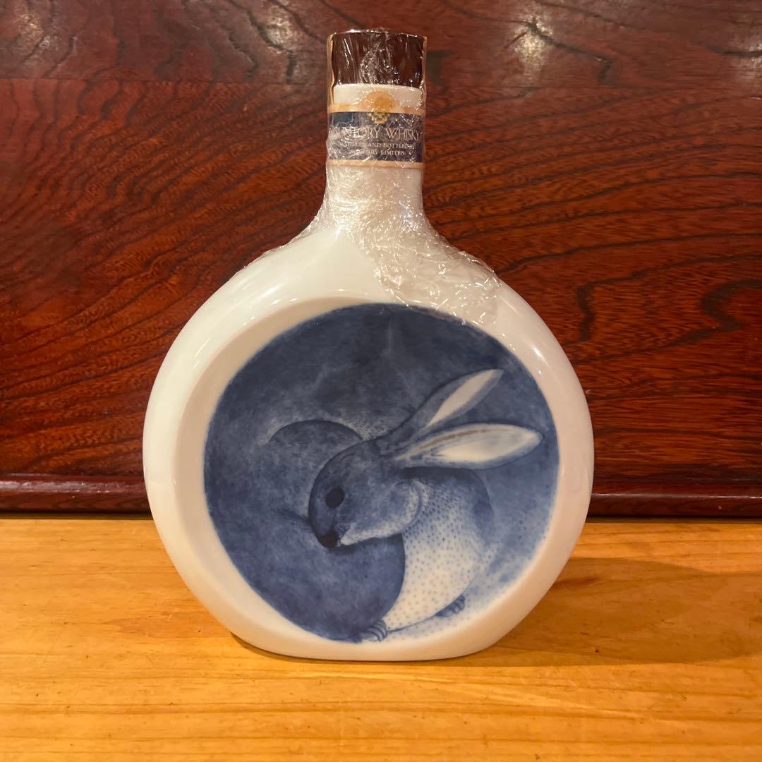 ピュアモルトウイスキー山崎12年 有田焼〈染付兎文変形瓶〉