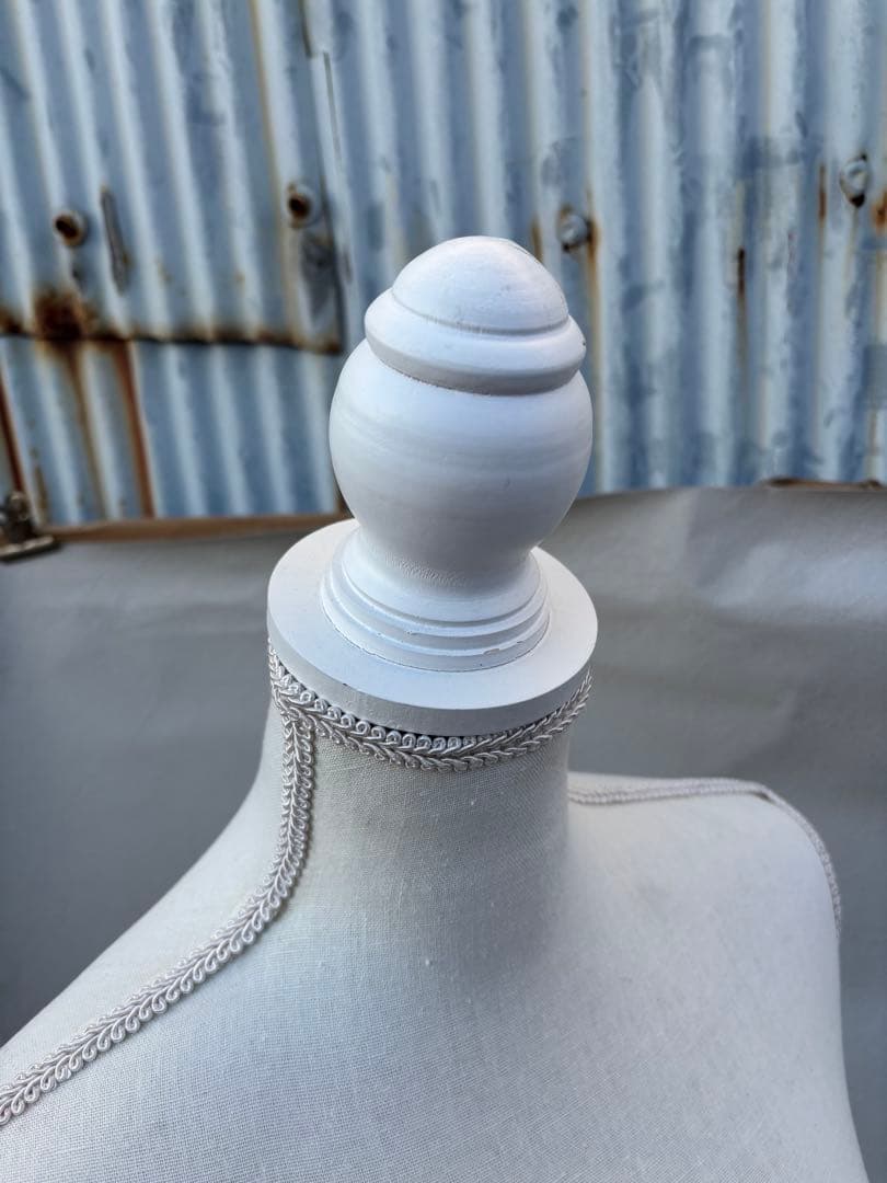 アンティーク なエレガントなトルソー　ボディー　マネキン女性用中型 ホワイト