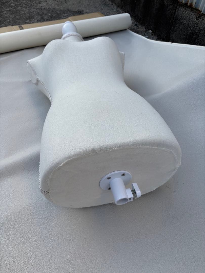 アンティーク なエレガントなトルソー　ボディー　マネキン女性用中型 ホワイト