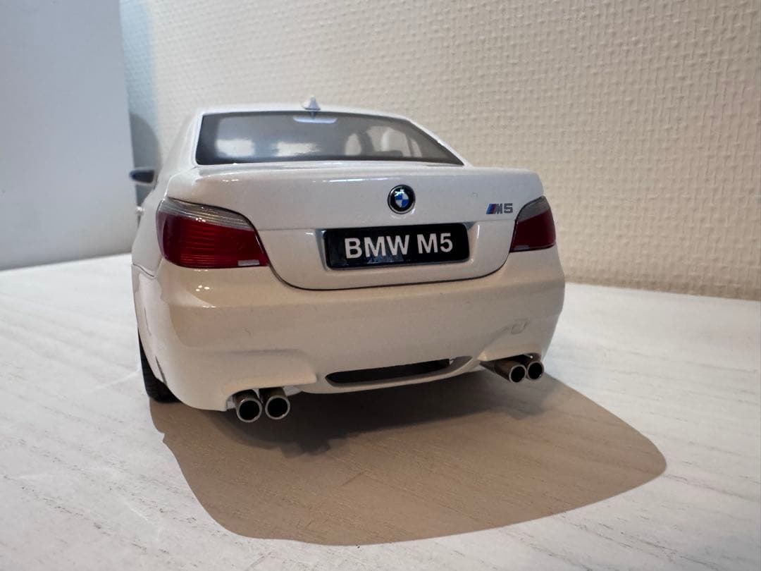 ミニカー KYOSHO BMW M5 Sedan 1:18