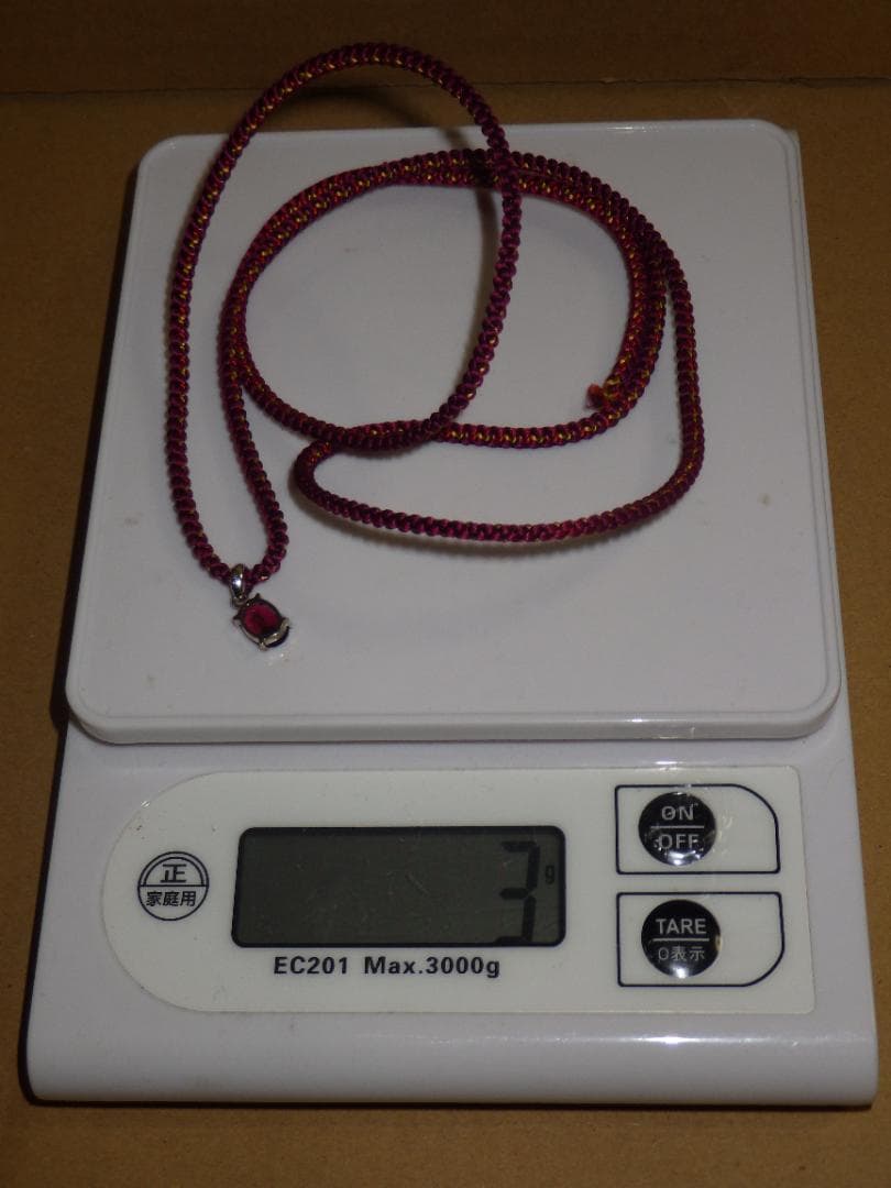 プラチナ pt900刻印 ガーネットのペンダント 3ｇ