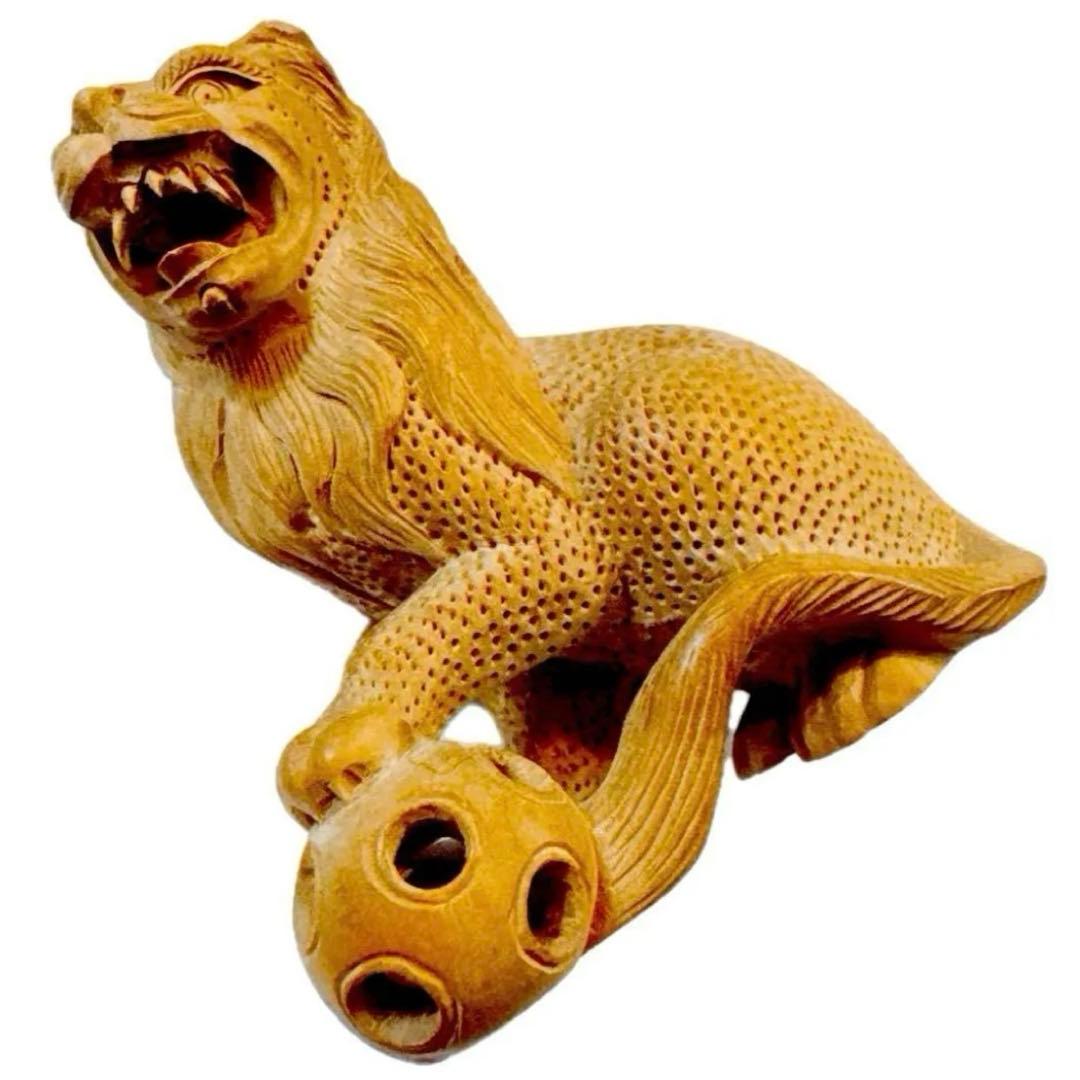 工芸品　狛犬　木製総木彫　インテリア　1点物　魔除け 縁起物 彫刻つがい　玉獅子