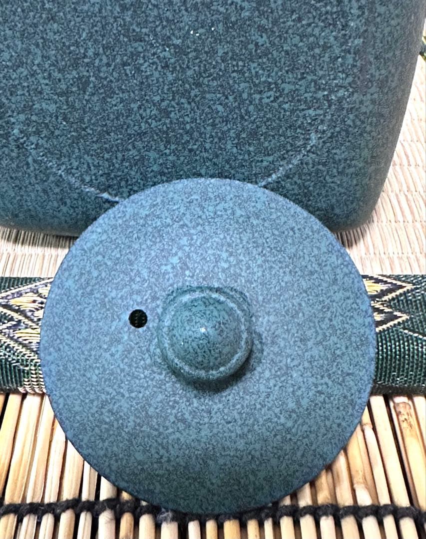 菊地保寿堂奥山清行デザインティーポットよほうＳ　鉄瓶敷きおりがみ　南部鉄瓶