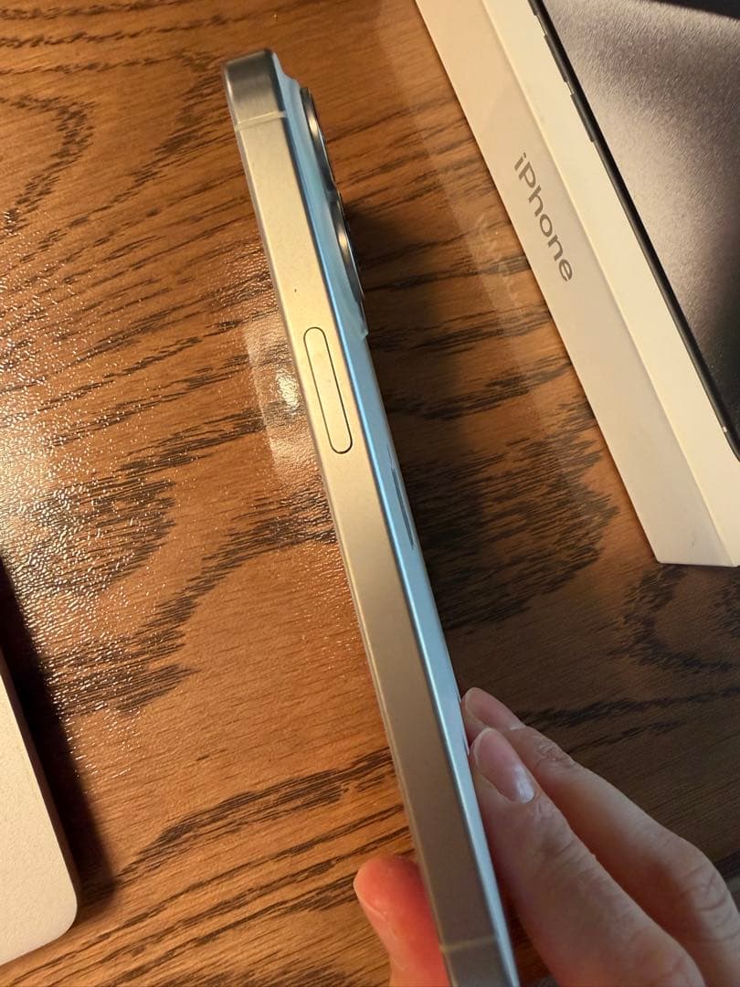 iPhone 15 Pro ホワイト　本体　256GB