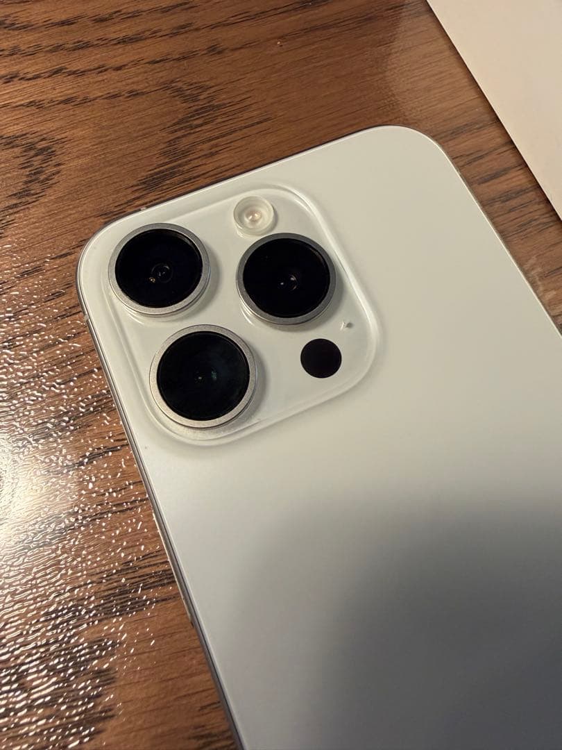 iPhone 15 Pro ホワイト　本体　256GB