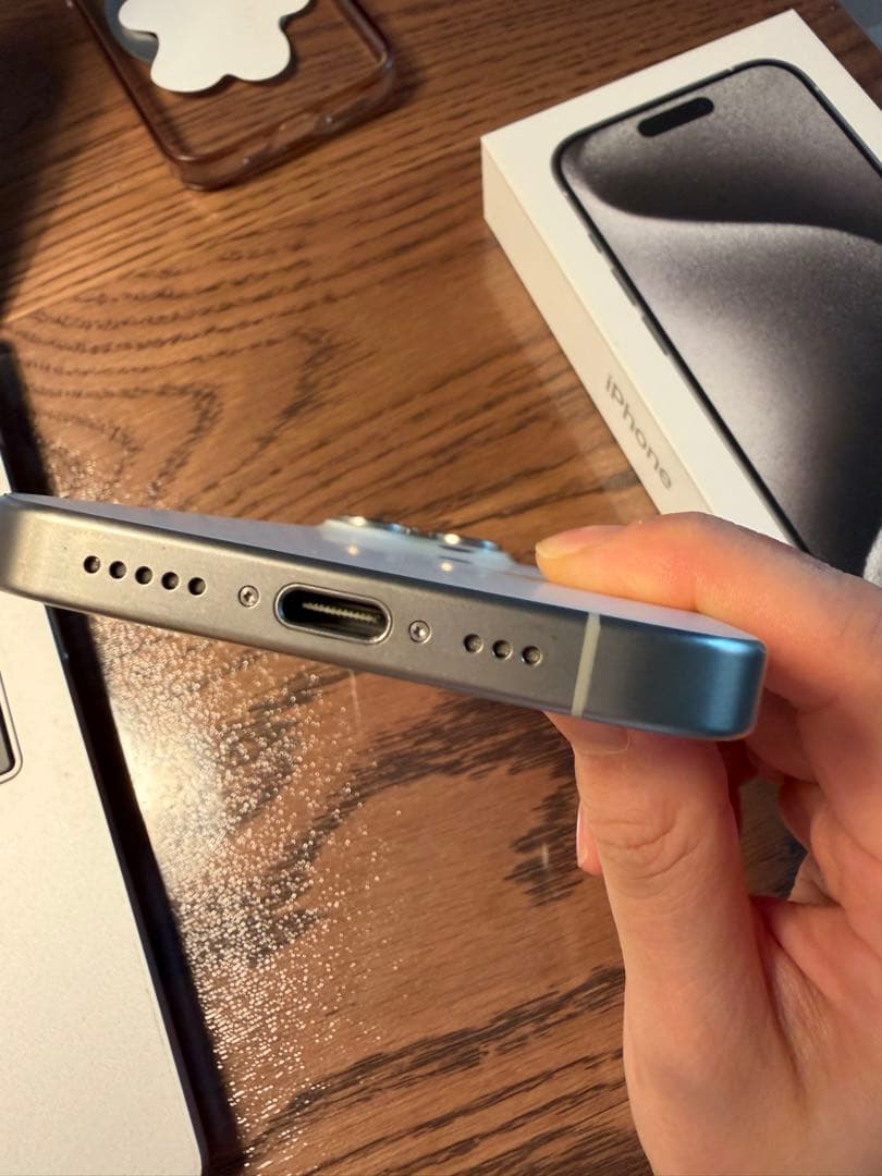 iPhone 15 Pro ホワイト　本体　256GB