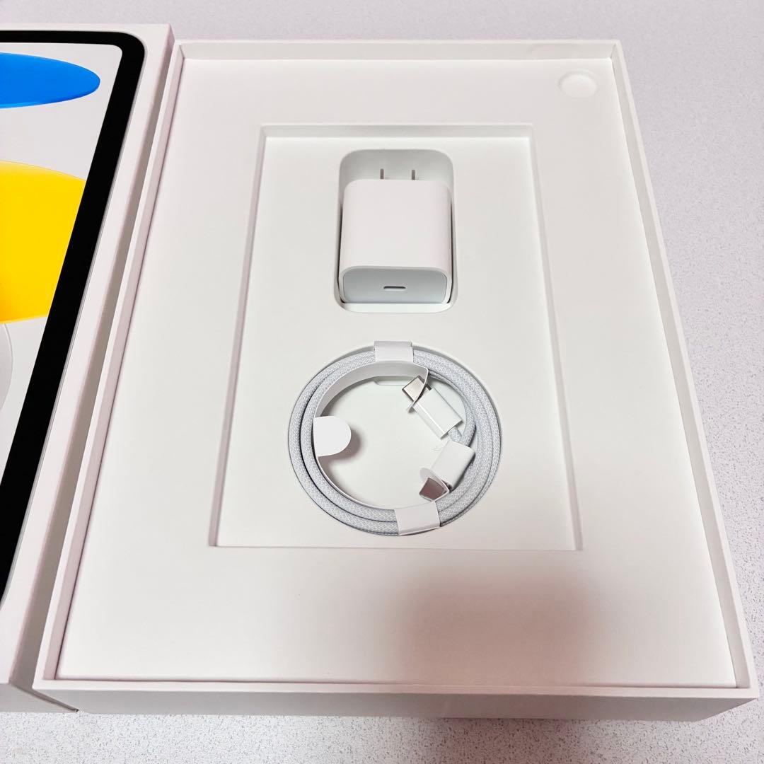 即発送★ iPad 第10世代 64GB シルバー 本体 + キーボードケース