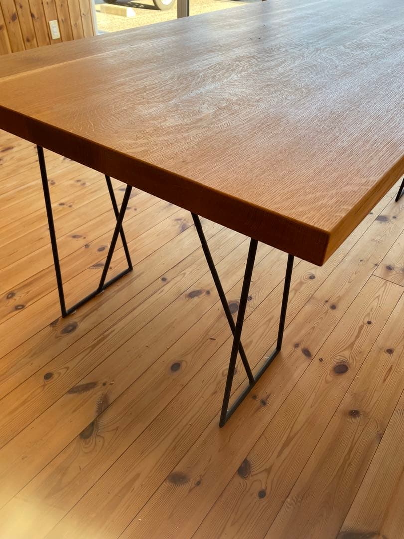 ホワイトオーク無垢板ダイニングテーブル　オイル仕上げ　アイアン脚