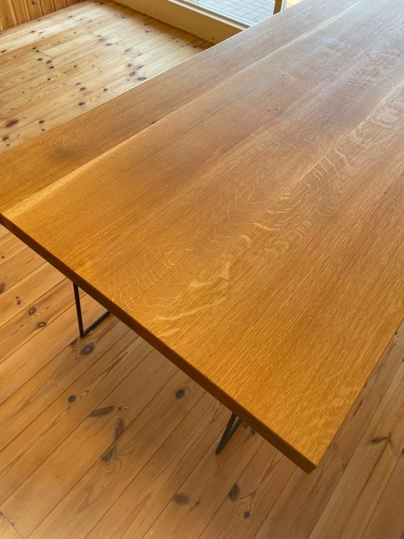 ホワイトオーク無垢板ダイニングテーブル　オイル仕上げ　アイアン脚