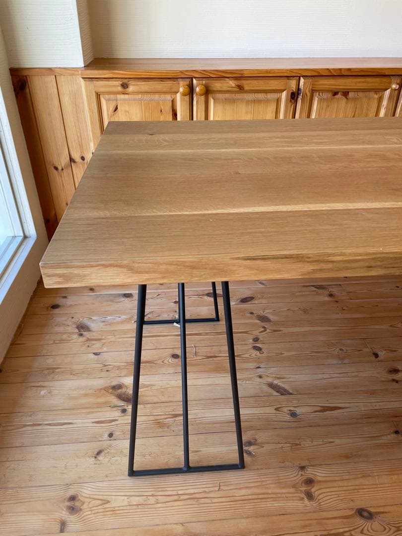 ホワイトオーク無垢板ダイニングテーブル　オイル仕上げ　アイアン脚