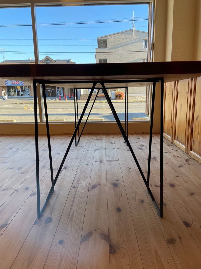 ホワイトオーク無垢板ダイニングテーブル　オイル仕上げ　アイアン脚