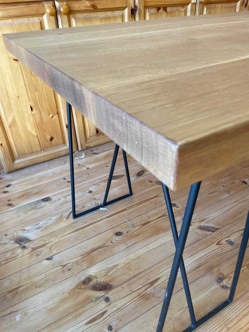 ホワイトオーク無垢板ダイニングテーブル　オイル仕上げ　アイアン脚