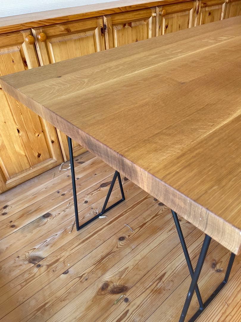 ホワイトオーク無垢板ダイニングテーブル　オイル仕上げ　アイアン脚