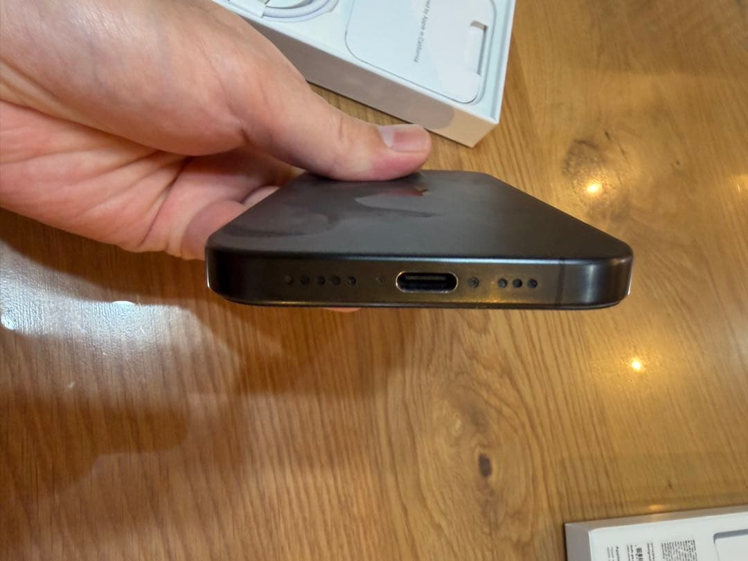 [美品] iPhone 15 Pro ブラック 256GB simフリー