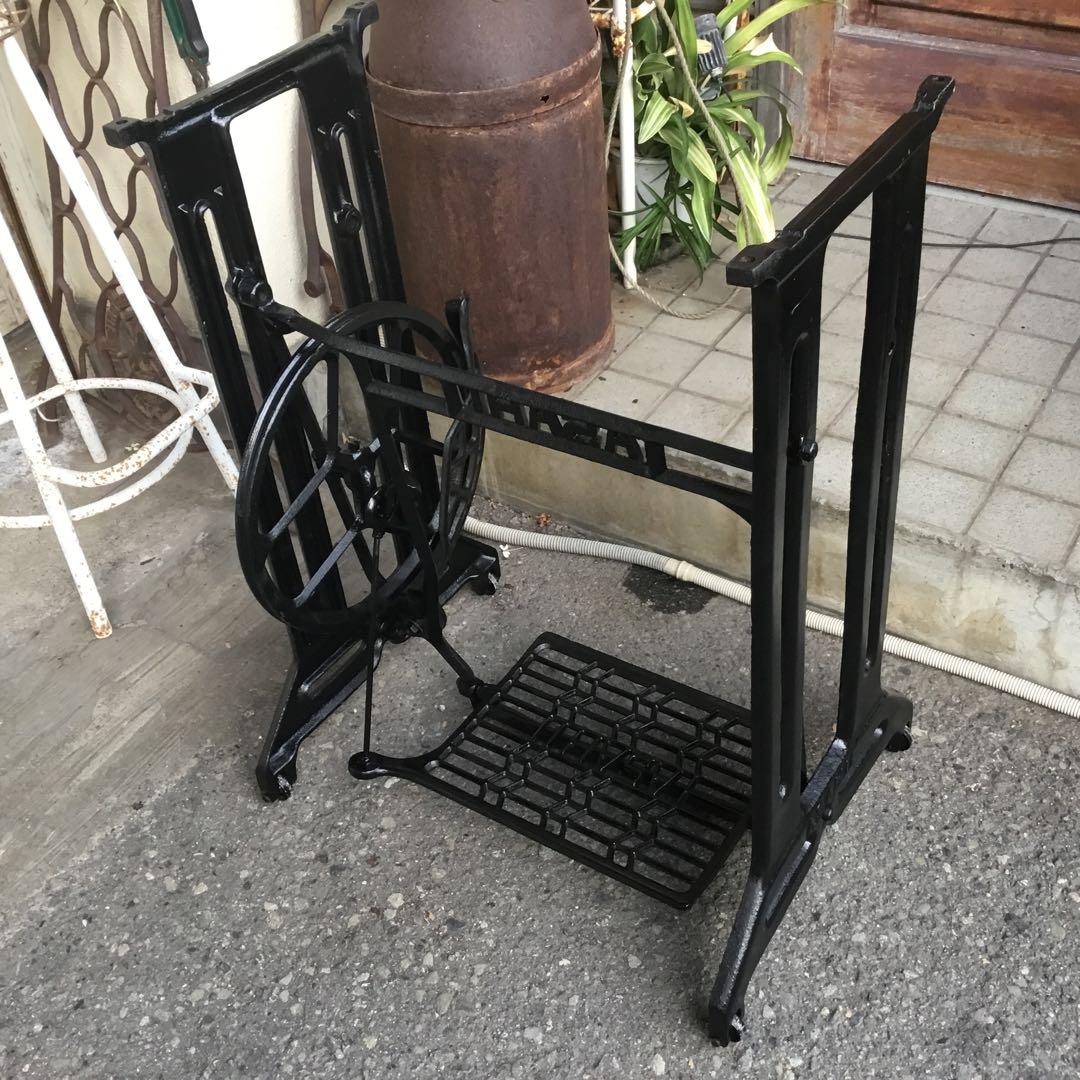 ASAHI ヴィンテージ テーブル鉄脚　アイアン　ブラック　テーブルに！