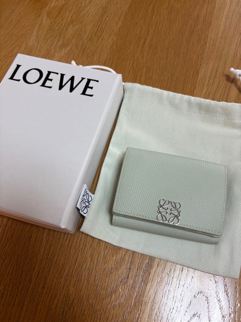ロエベ　トライフォールドウォレット　ライトセラドン　三つ折り財布　loewe