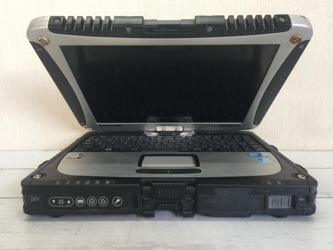 TOUGHBOOK CF-19 落下や衝撃、水、埃に強い　堅牢なノートパソコン1