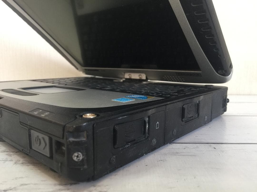 TOUGHBOOK CF-19 落下や衝撃、水、埃に強い　堅牢なノートパソコン1