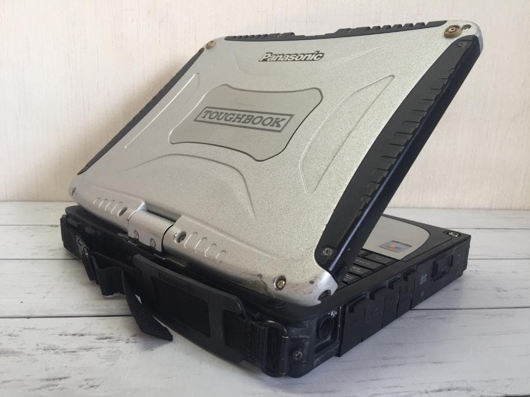 TOUGHBOOK CF-19 落下や衝撃、水、埃に強い　堅牢なノートパソコン1