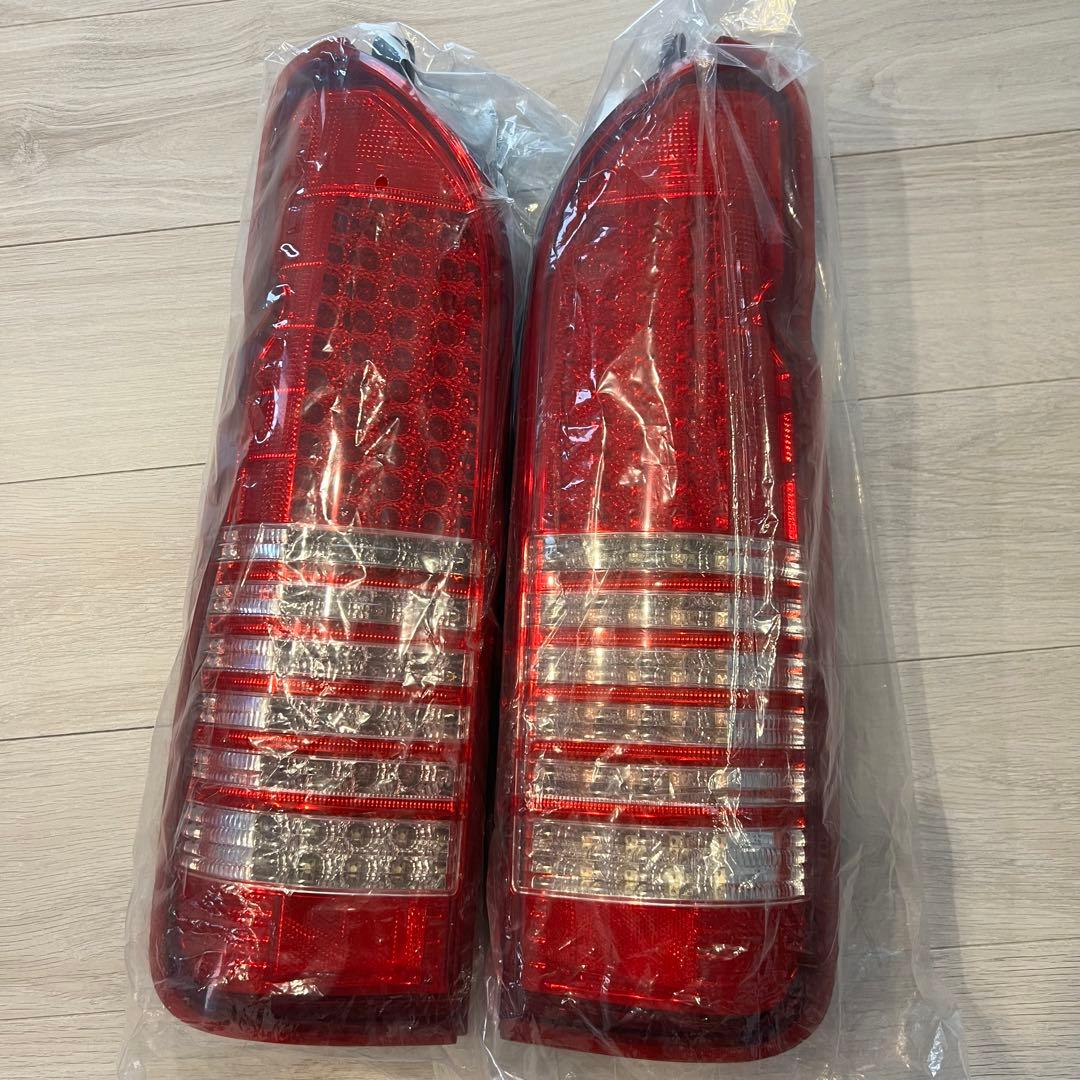 ハイエースLEDテールランプ