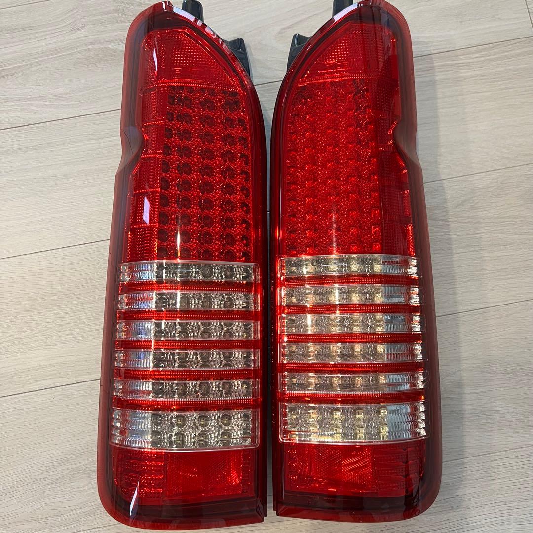 ハイエースLEDテールランプ