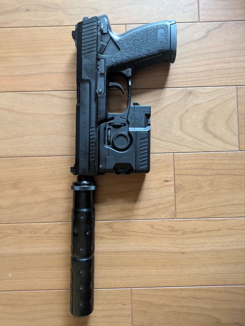 東京マルイ　SOCOM Mk23 エアガン（サイレンサー・LAMユニット付き）