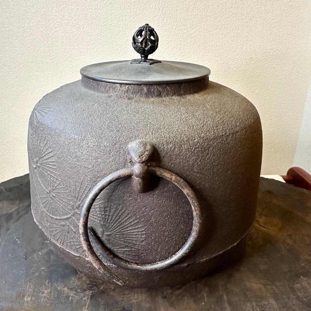 ♦︎未使用品♦︎茶道具　老松地紋　茶窯　窯鐶　釜　鉄製　古道具