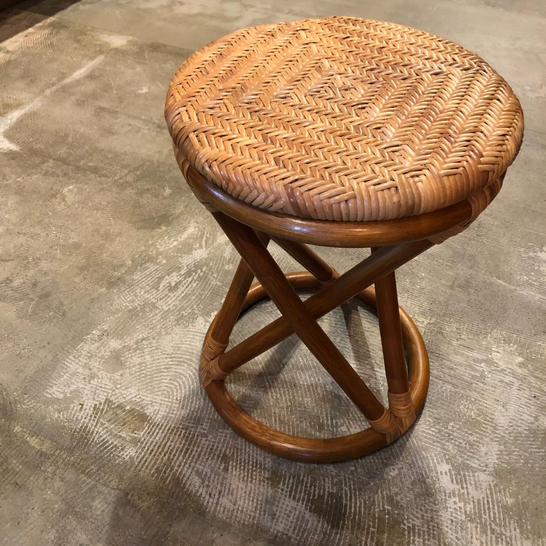 ラタン円形スツール クロス脚デザイン　ラタン家具　椅子　腰掛け　ラタン椅子