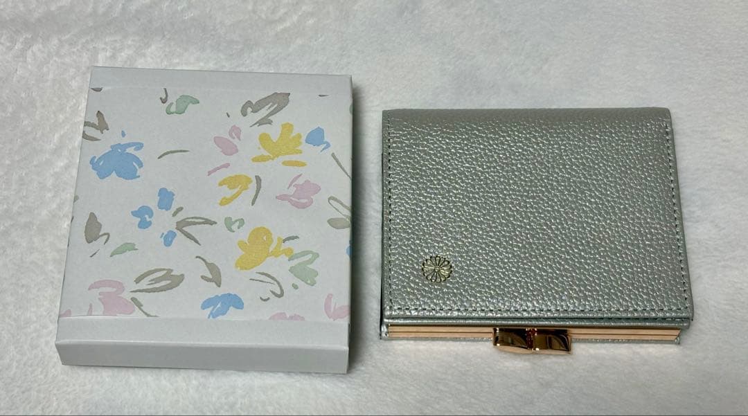【限定品】皇居 菊葉文化協会 二つ折り財布 がま口財布 銀色 シルバー