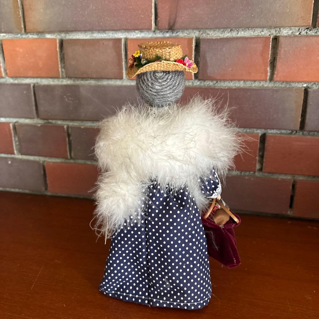 Granny Sweet Seller Doll 《のんびりおばあちゃま》