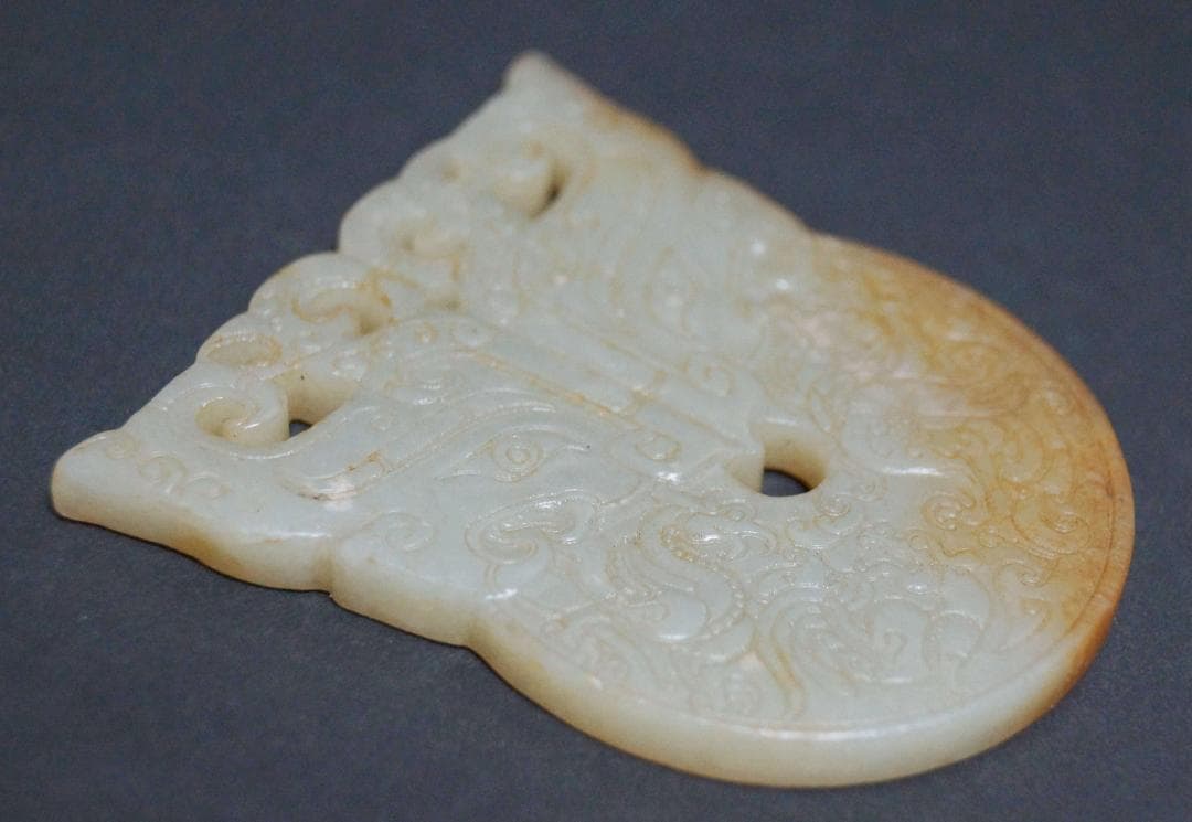 古代 和田玉(ホータン)細工透かし彫り『饕餮文』怪獣玉佩 根付緒締玉提げ物装飾品