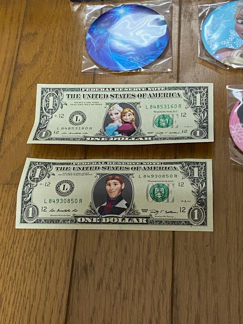 アナと雪の女王 クリアファイル 缶バッジ 紙幣 ドル 新品未開封