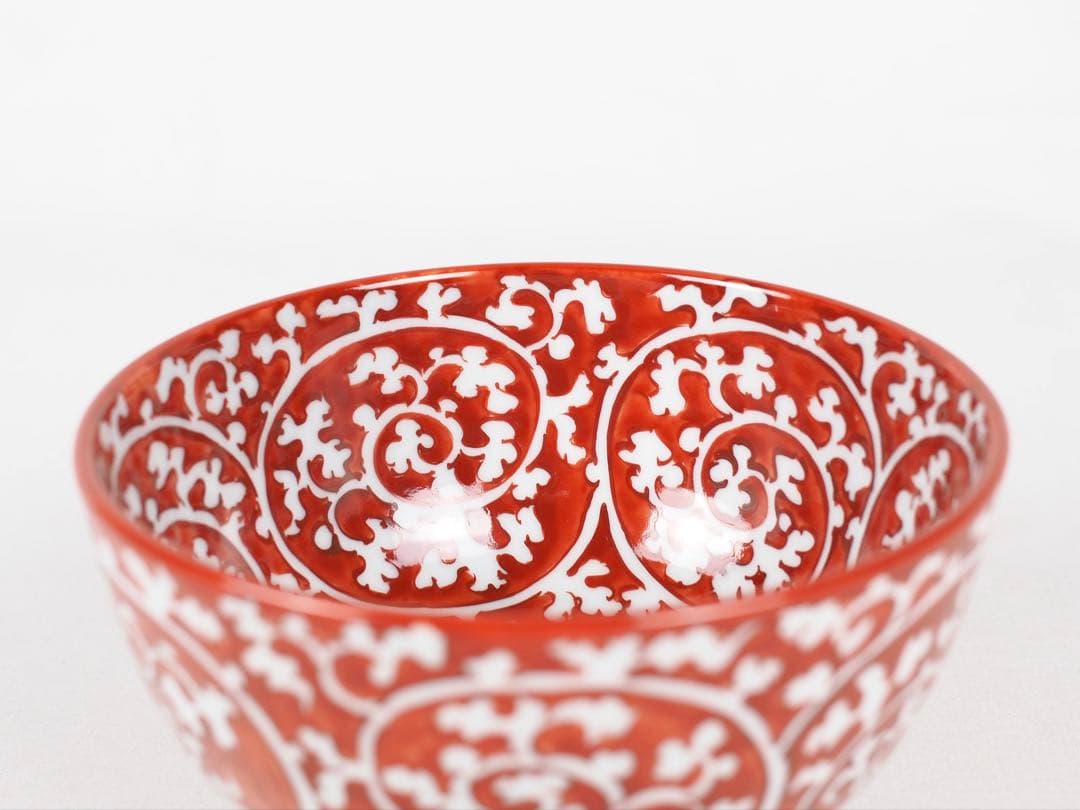 源右衛門窯 赤絵唐草濃 茶碗 有田焼 (付属品：共箱、栞)