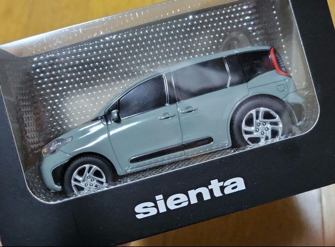 TOYOTA　プルバックカー　非売品　シエンタ　希少品