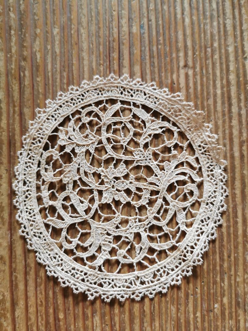 アンティーク イタリア ヴェニス ブラーノレース セピア パチネ 草花紋ドイリー