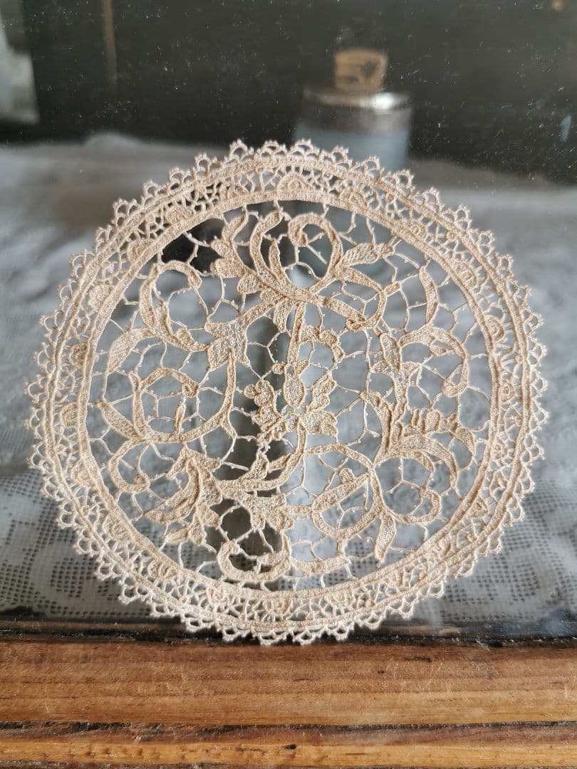 アンティーク イタリア ヴェニス ブラーノレース セピア パチネ 草花紋ドイリー