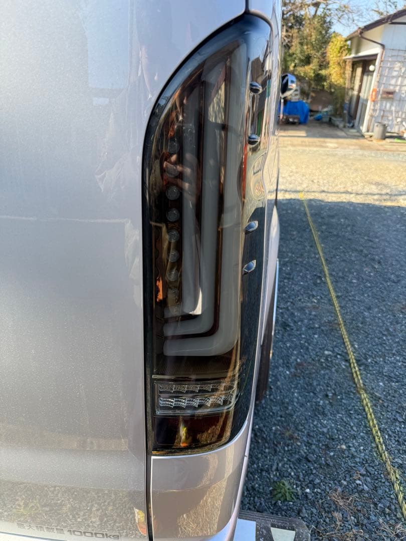 Valenti テールランプREVO type-3 ハーフスモーク ハイエース