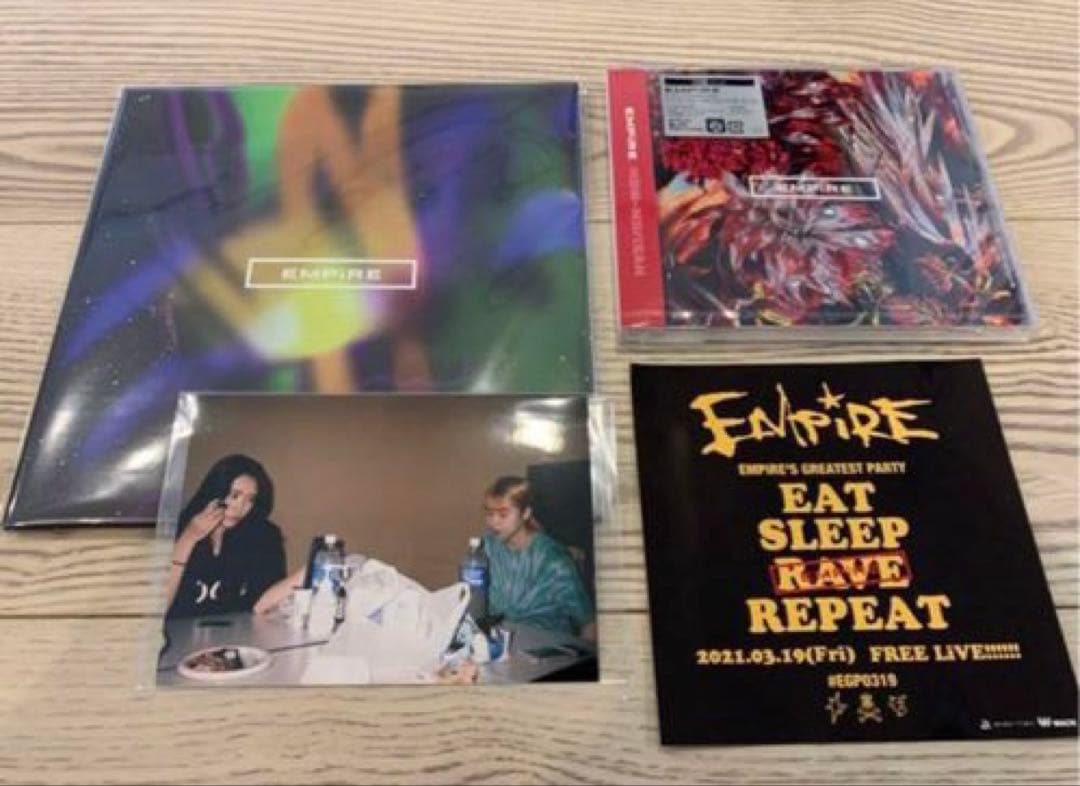 EMPiRE 初回生産限定盤 セットサイン入りポスターグッズまとめ売り。