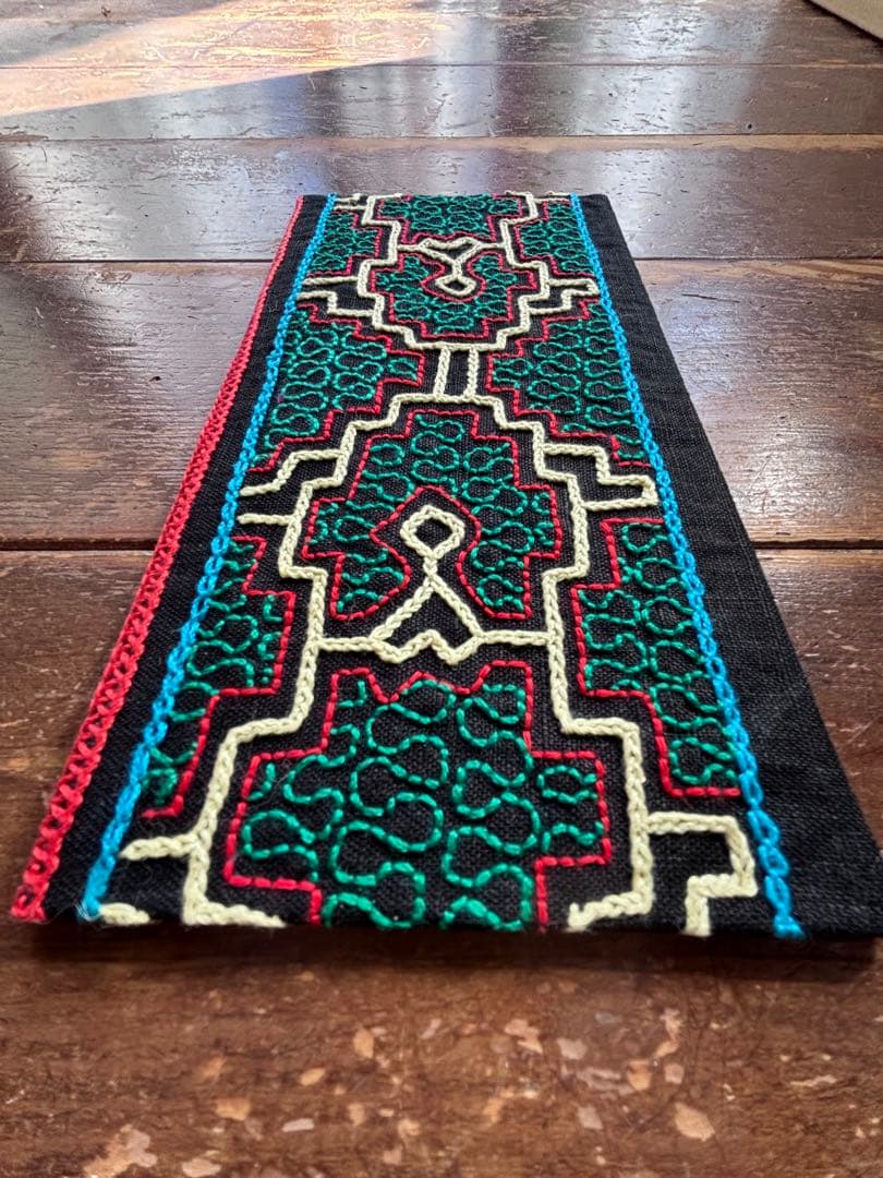 アヤワスカ　シピボ族　刺繍　額付き