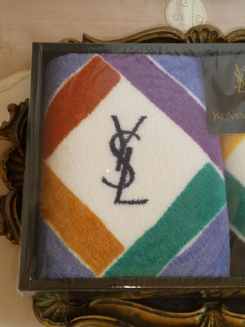 メルカリ便♡イヴサンローラン♡レトロ　フェイスタオル　ロゴ
