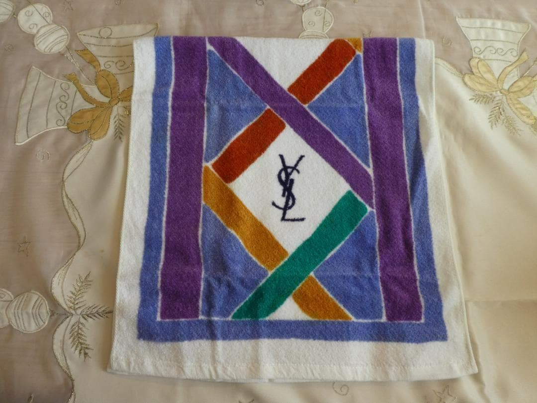 メルカリ便♡イヴサンローラン♡レトロ　フェイスタオル　ロゴ