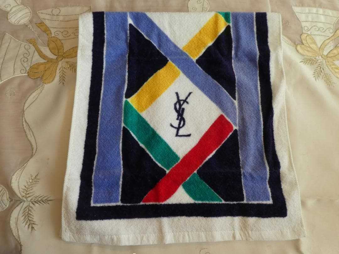 メルカリ便♡イヴサンローラン♡レトロ　フェイスタオル　ロゴ