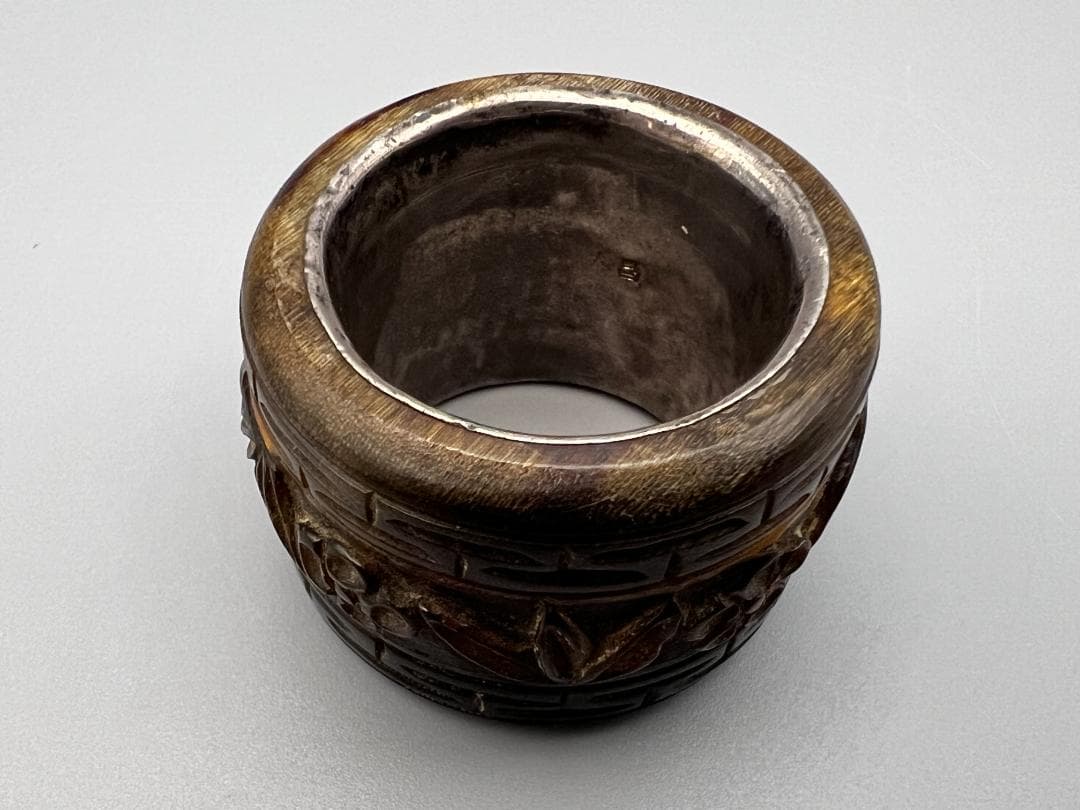 東泰堂専用　角彫　親指リング　斑指　泰昌在銘　竹梅　回字文　手彫　内銀　約17g